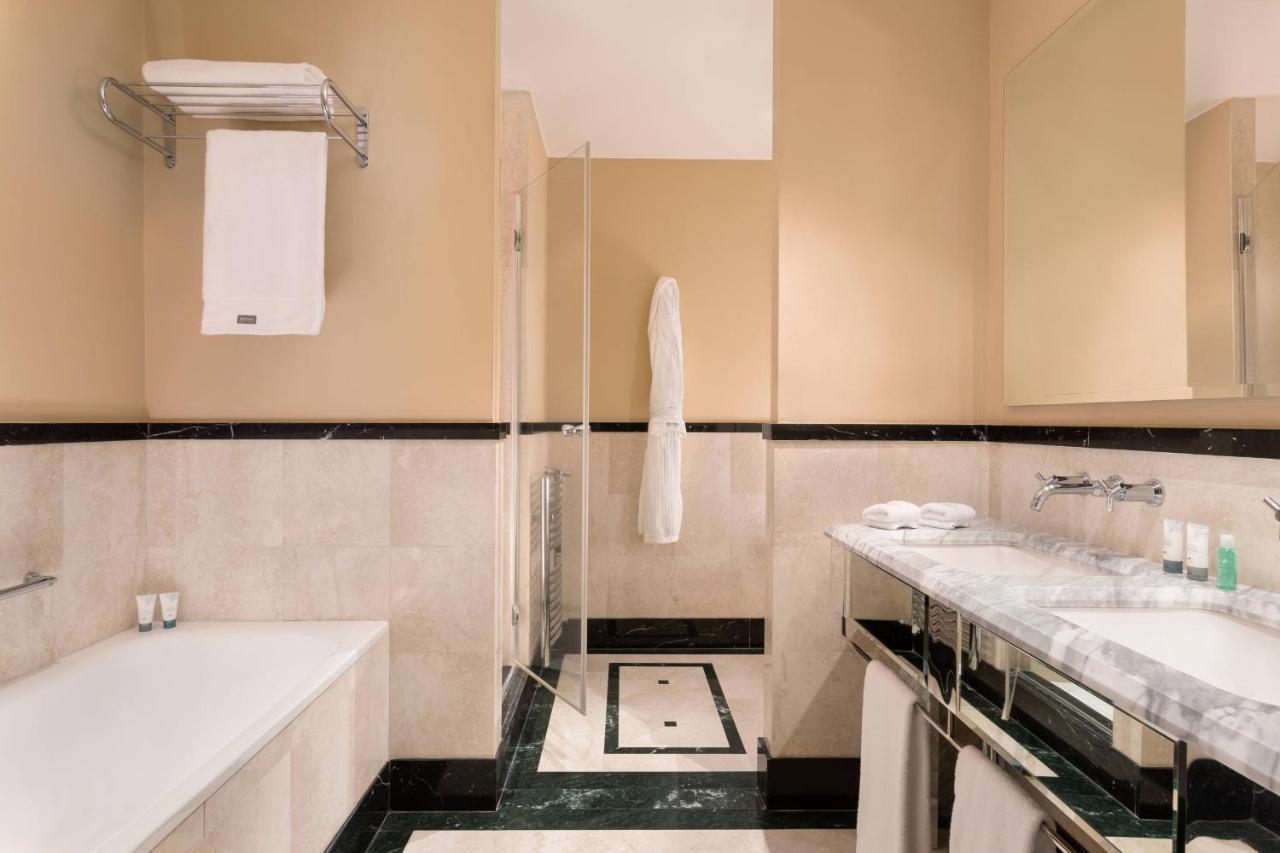 Quarto Clássico com 2 Camas de Solteiro